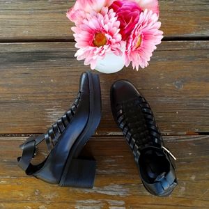 TOPSHOP Woman's Closed Toe Huarache Black Heels